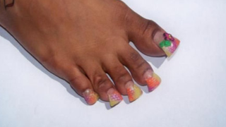 Illustration for article titled Making Your Nails Look Like Duck Feet Is the Newest Horrible Trend